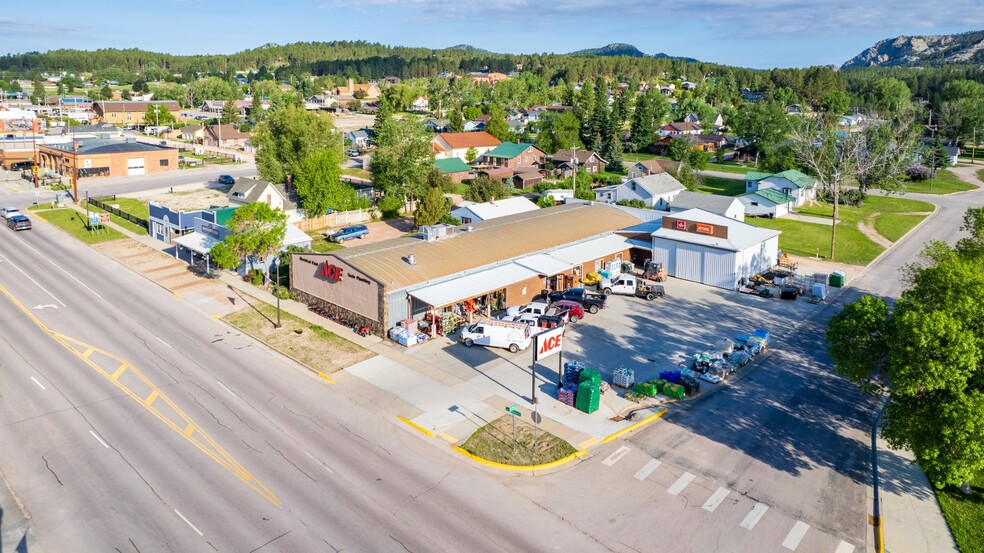 833 Mount Rushmore Rd, Custer, SD for sale - Building Photo - Image 3 of 32