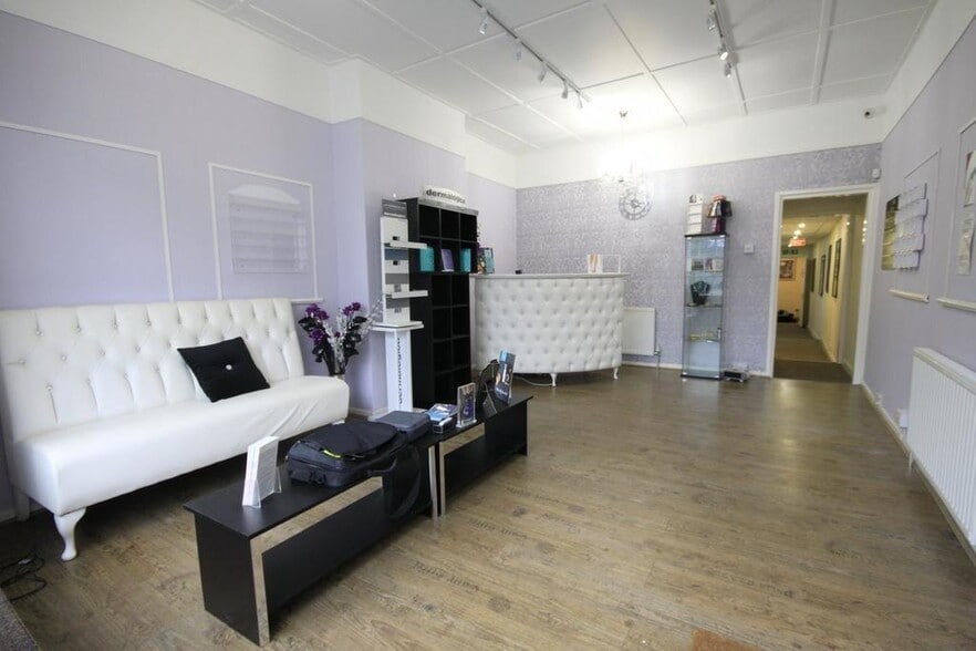 10 High St, Leeds for sale - Building Photo - Image 3 of 8