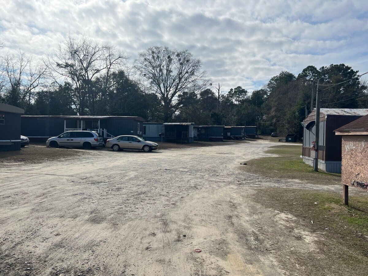 805 Soperton Ave, East Dublin, GA 31027