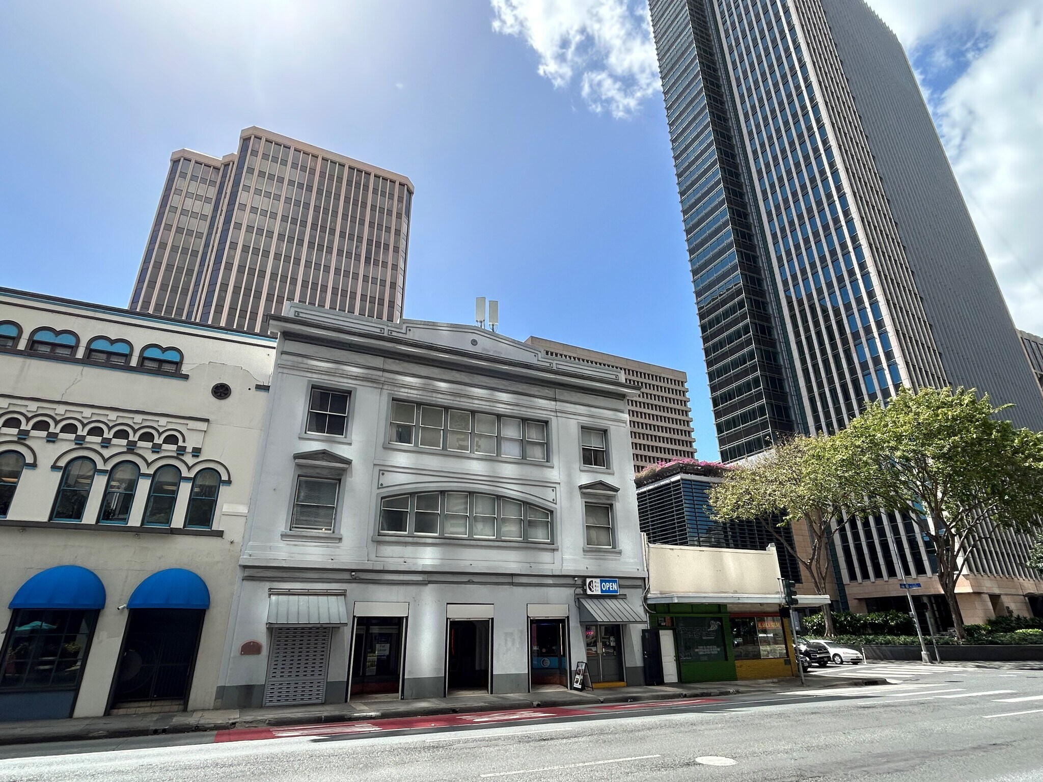 212 Merchant St, Honolulu, HI for lease Building Photo- Image 1 of 2