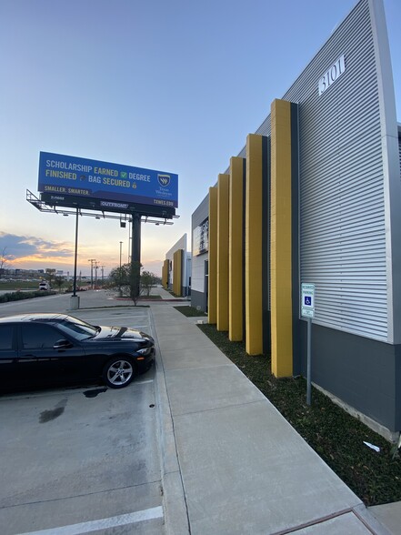 3111 IH 30, Dallas, TX for lease - Building Photo - Image 1 of 56