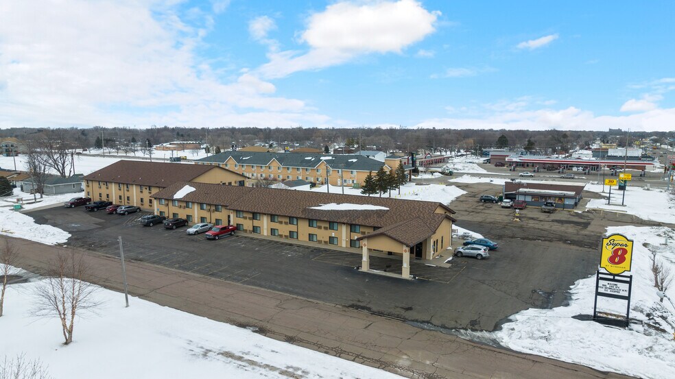 2189 Dakota Ave S, Huron, SD 57350 Super 8 by Wyndham Huron