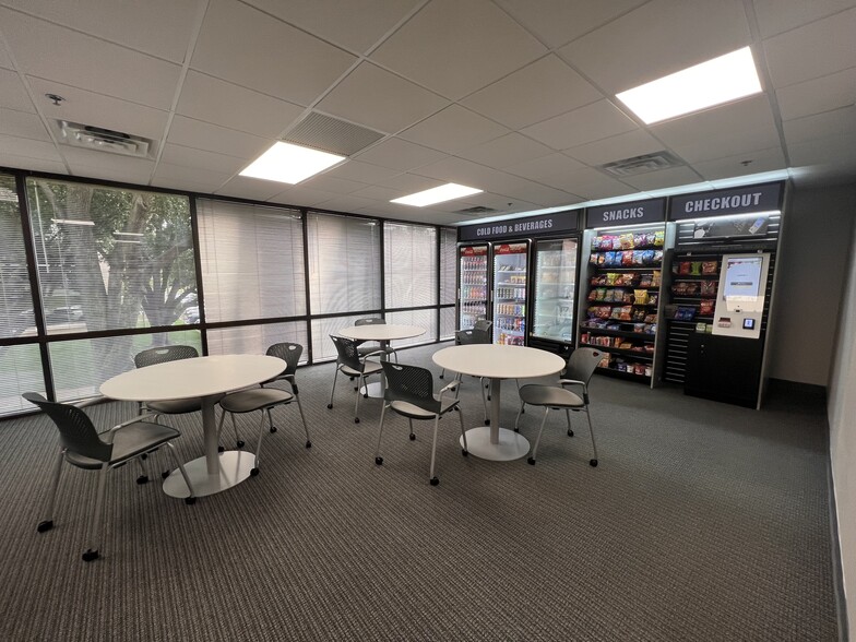 201 NW 63rd St, Oklahoma City, OK for lease - Interior Photo - Image 3 of 4