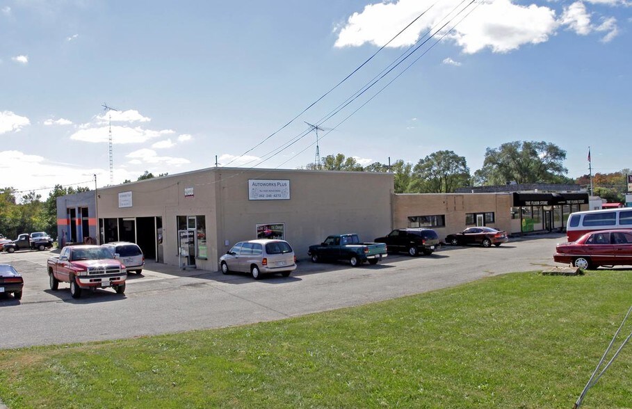 334 Interchange, Lake Geneva, WI for sale - Primary Photo - Image 1 of 1