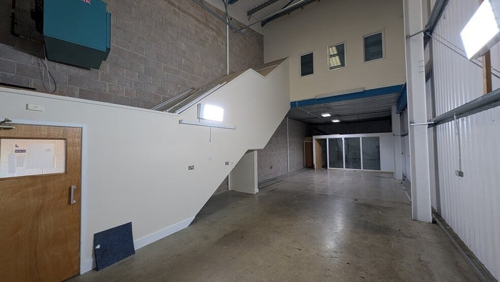 Ampress Ln, Lymington for lease - Interior Photo - Image 2 of 6