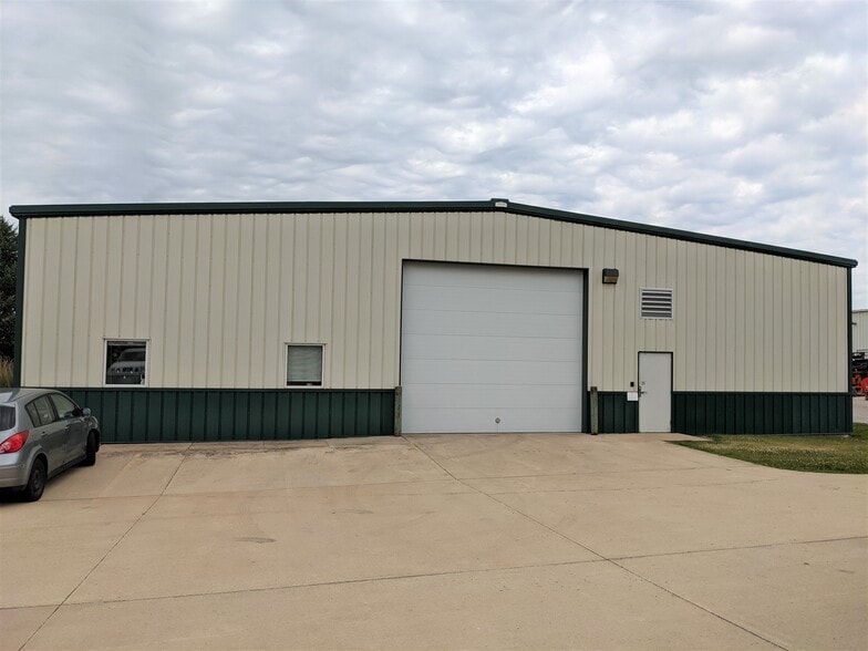 14150 Carole Dr, Bloomington, IL for lease - Building Photo - Image 2 of 13
