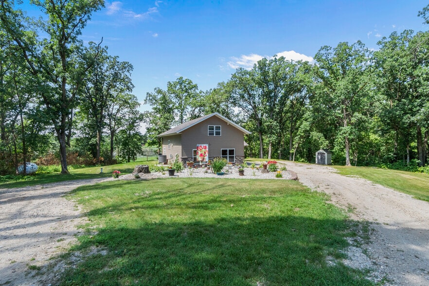 23729 Oak Lake Trl SE, Erskine, MN for sale - Primary Photo - Image 2 of 40