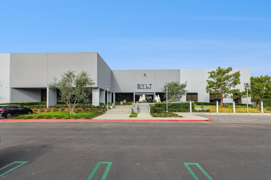 17421 Derian Ave, Irvine, CA for lease - Building Photo - Image 1 of 2