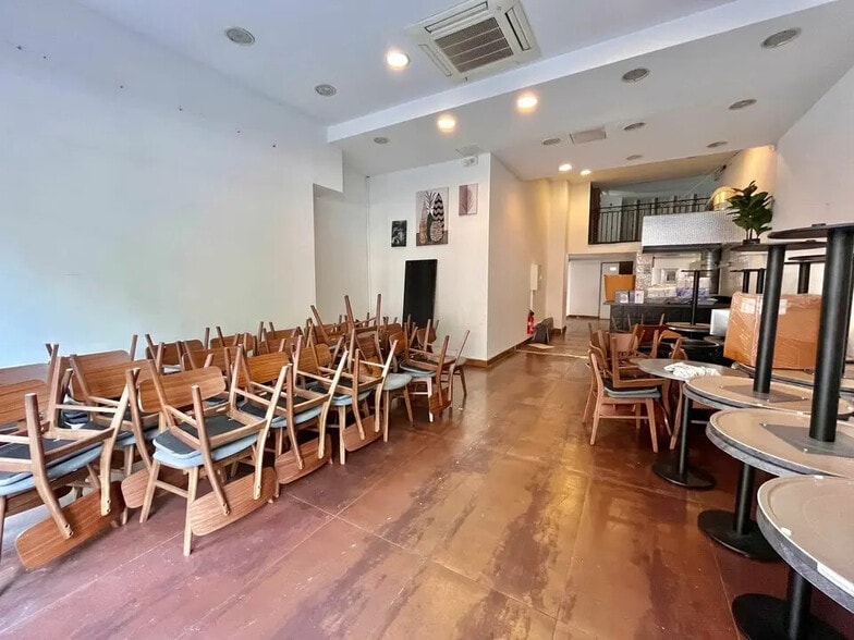 Retail in Valbonne for lease - Interior Photo - Image 1 of 7