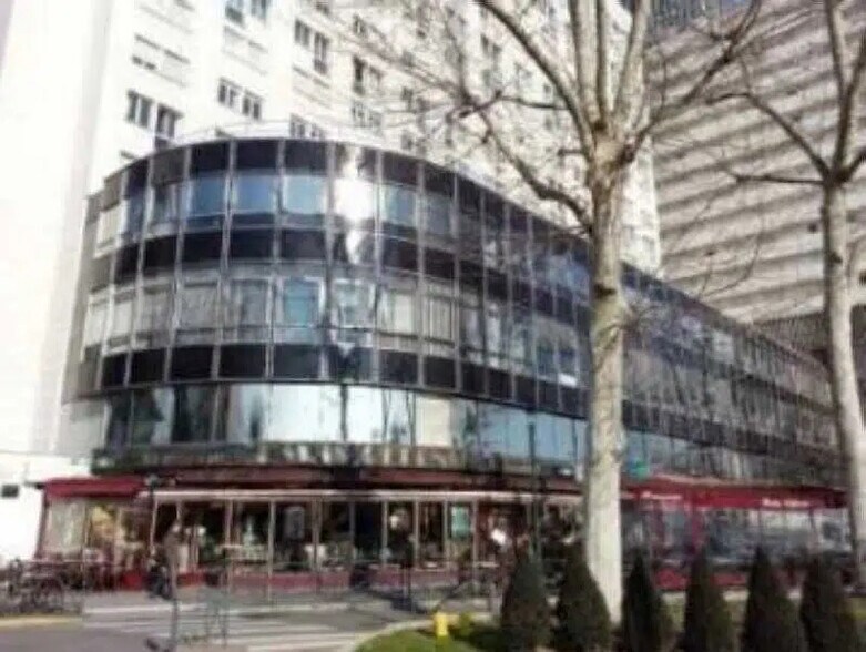Office in Puteaux for lease - Building Photo - Image 1 of 11