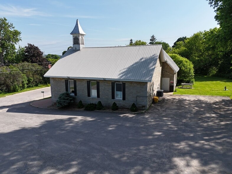 911 Purdy Mills Rd, Kingston, ON for sale - Building Photo - Image 2 of 11