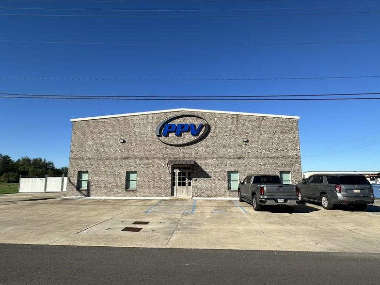 3001 S Darla Ave, Gonzales, LA for lease - Building Photo - Image 1 of 28