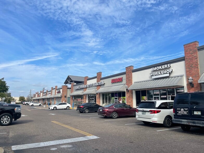 12961 N Main St, Jacksonville, FL for lease - Building Photo - Image 1 of 22