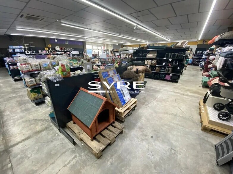 Retail in Vitrolles for lease - Interior Photo - Image 2 of 6