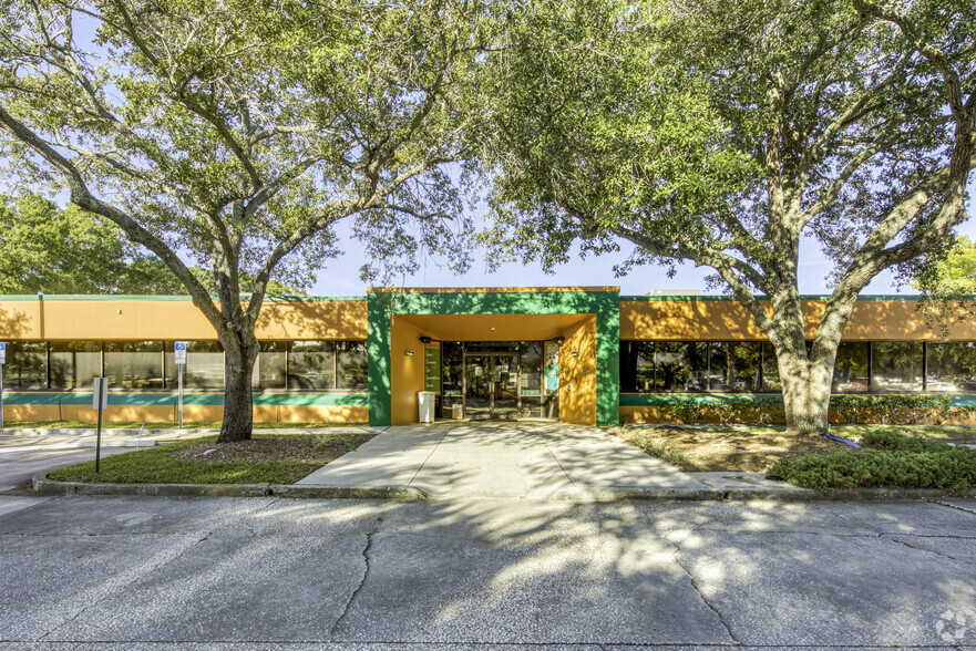 4411 W Tampa Bay Blvd, Tampa, FL for lease - Building Photo - Image 1 of 10