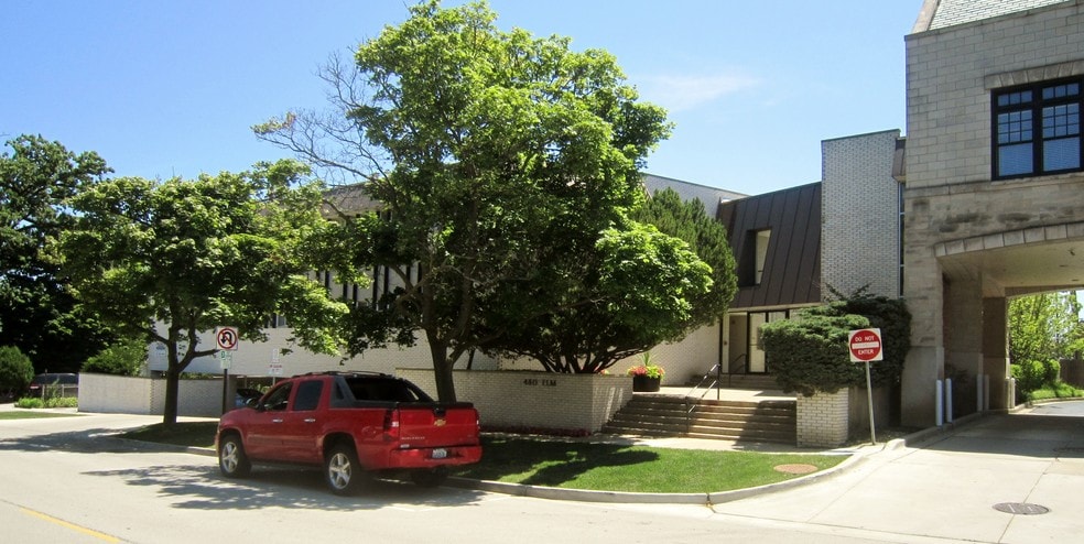 480 Elm Pl, Highland Park, IL for sale - Primary Photo - Image 2 of 15
