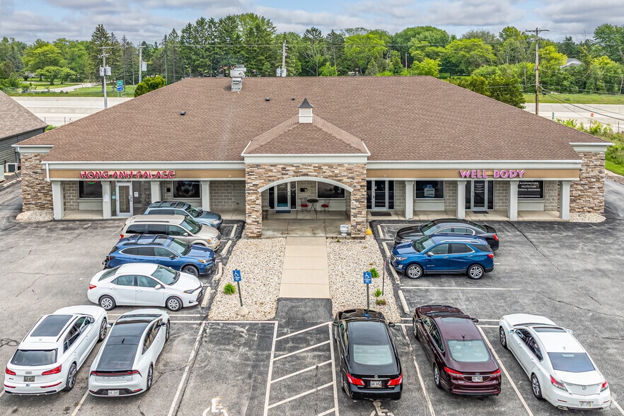 10040-10046 N Port Washington Rd, Mequon, WI for sale - Building Photo - Image 2 of 21