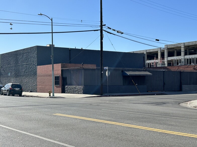 220 W 21st St, Los Angeles, CA for lease - Building Photo - Image 1 of 17