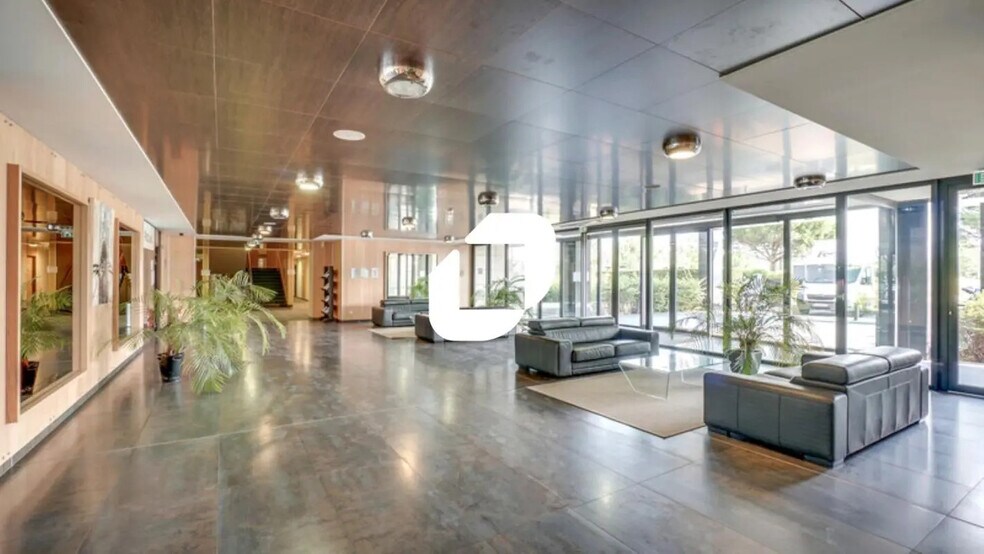 Office in Lieusaint for lease - Building Photo - Image 3 of 13