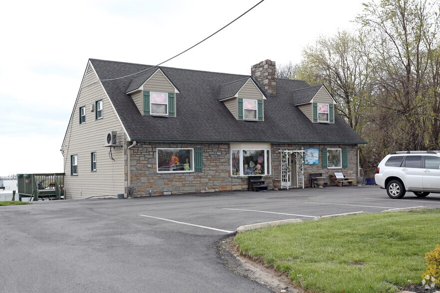 1835 Delmar Dr, Folcroft, PA 19032