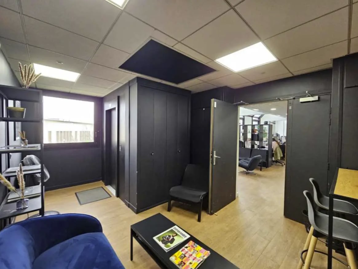 Office in Boulogne-Billancourt for lease Interior Photo- Image 1 of 1