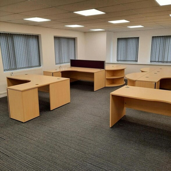 Linden Dr, Liss for lease - Interior Photo - Image 2 of 4