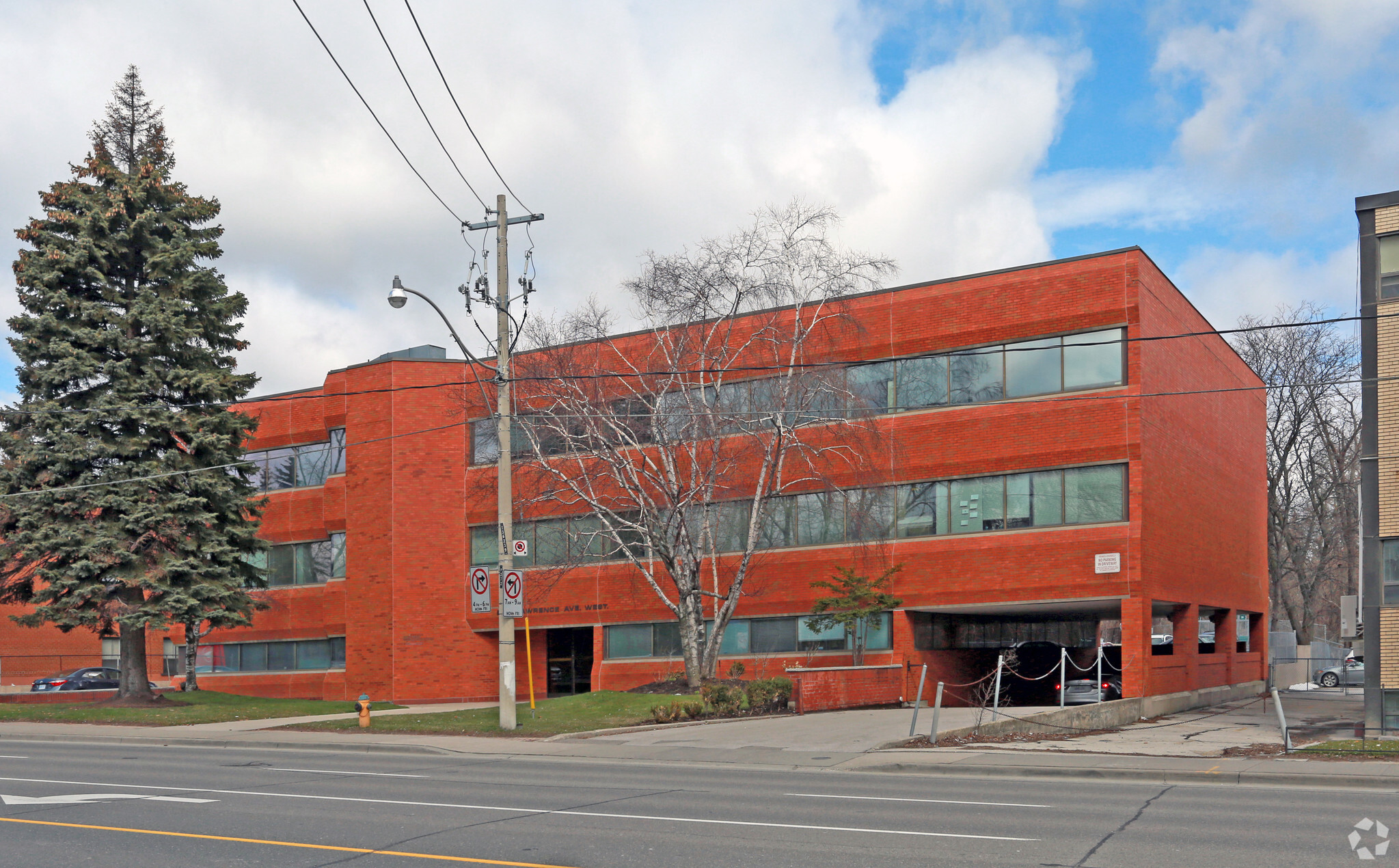 272 Lawrence Av W, Toronto, ON for lease Primary Photo- Image 1 of 5