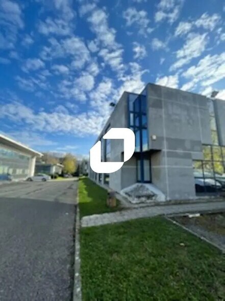 Office in Meylan for lease - Building Photo - Image 1 of 9