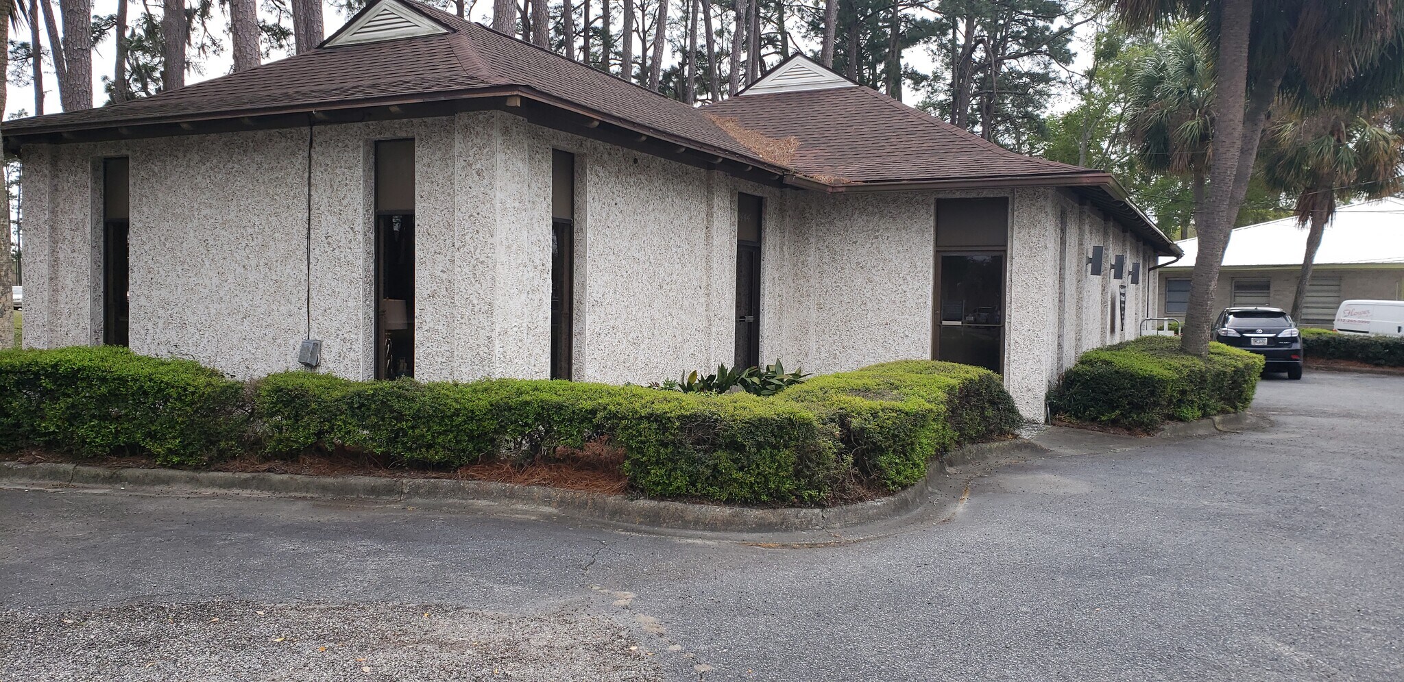 2444 Parkwood Dr, Brunswick, GA 31520