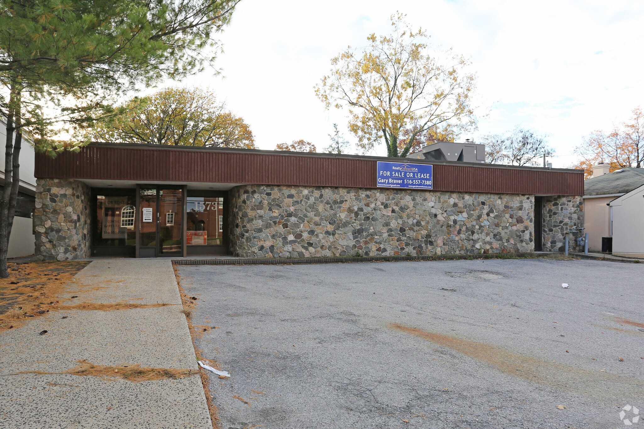 1573 Broadway, Hewlett, NY for lease Primary Photo- Image 1 of 25