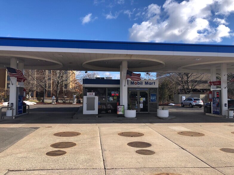 1340 Silas Deane Hwy, Wethersfield, CT for sale - Primary Photo - Image 1 of 1