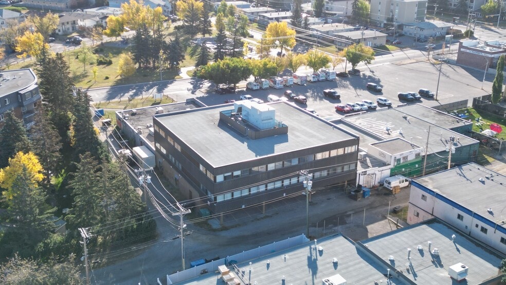 68-7930 Bowness Rd NW, Calgary, AB for lease - Building Photo - Image 3 of 3