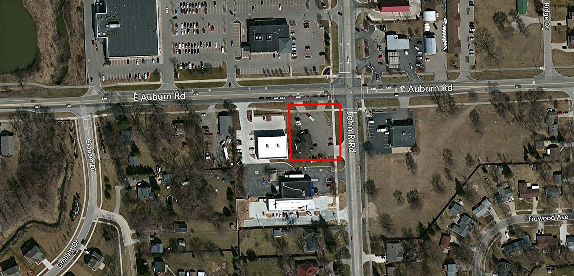 996 E Auburn Rd, Rochester Hills, MI 48307