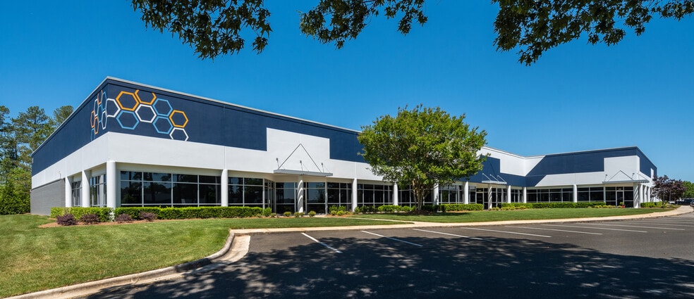 1015 Aviation Pky, Morrisville, NC for lease - Building Photo - Image 1 of 7