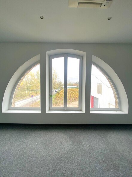 8 Allée Du Vignoble, Reims for lease - Interior Photo - Image 3 of 4