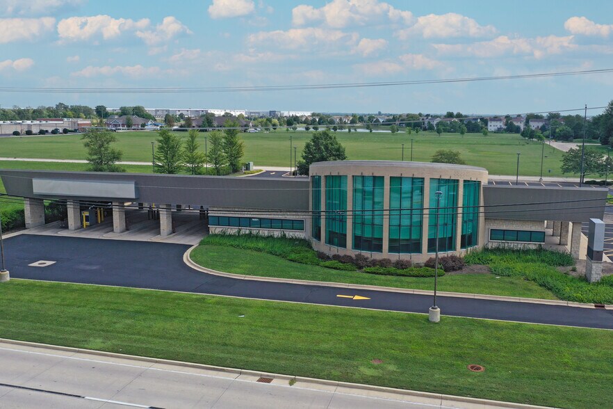 16051 Weber Rd, Crest Hill, IL for lease - Building Photo - Image 2 of 6