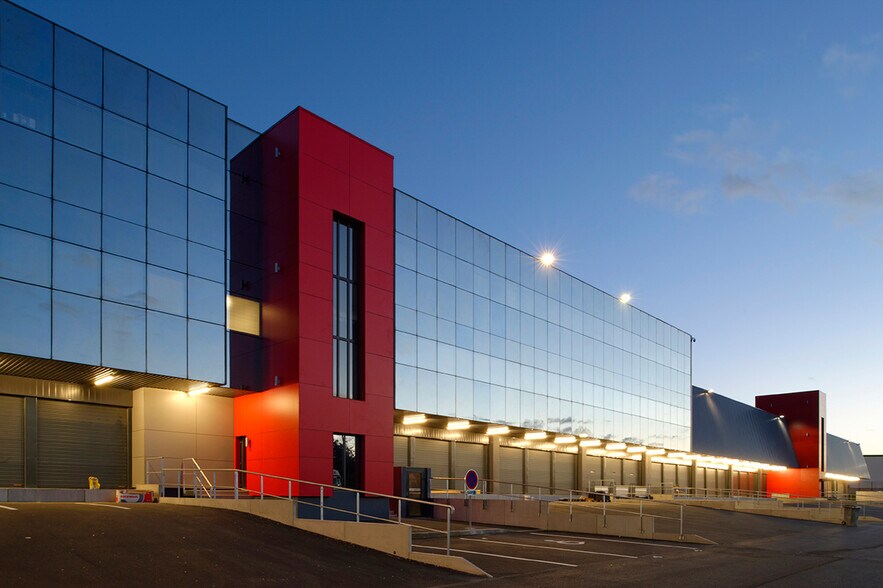 Office in Le Blanc-Mesnil for lease - Building Photo - Image 3 of 6