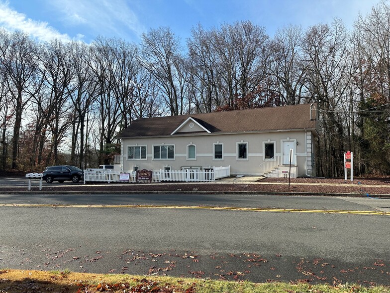 61 Pease Rd, Manalapan, NJ for sale - Building Photo - Image 2 of 9