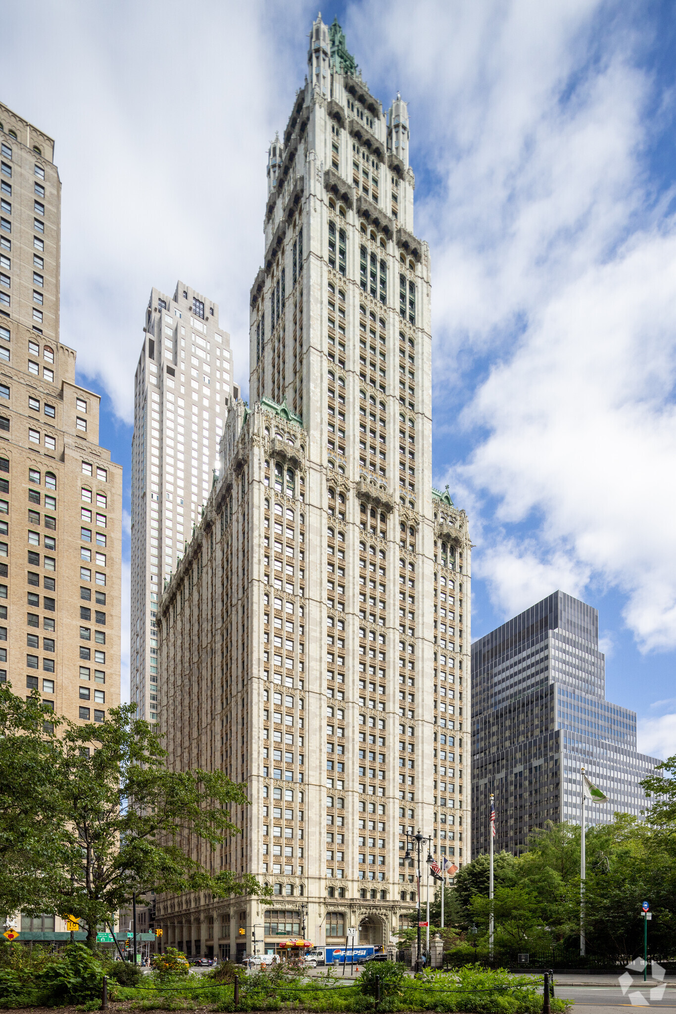 233 Broadway, New York, NY 10279 - The Woolworth Building | A NYC ICON ...