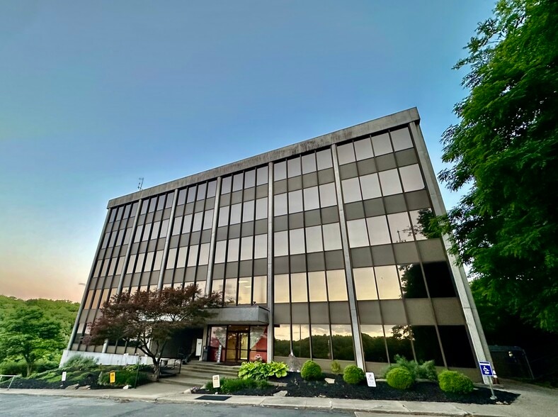 2300 Montana Ave, Cincinnati, OH for lease - Building Photo - Image 1 of 10