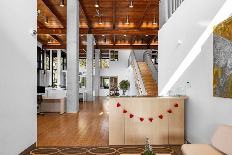 9611 Highway 97, Lake Country, BC for sale - Interior Photo - Image 2 of 37