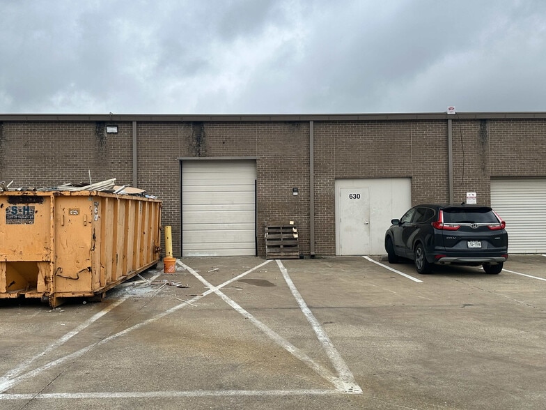 2309 Springlake Rd, Farmers Branch, TX for lease - Building Photo - Image 2 of 6
