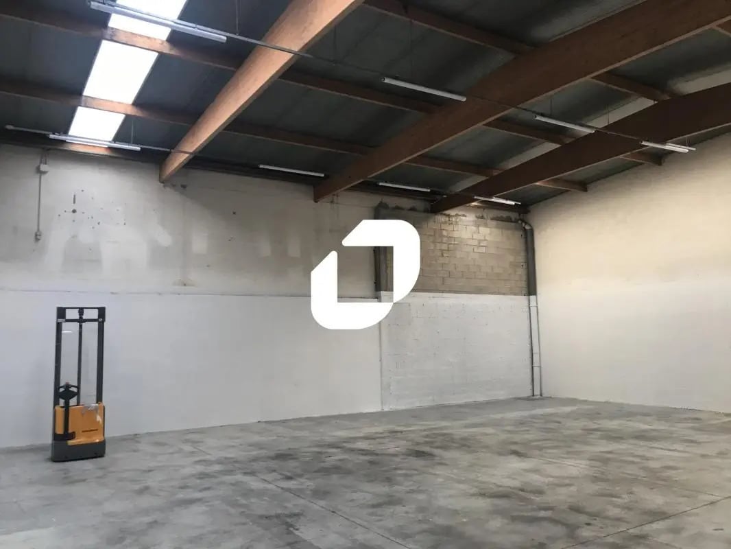 Flex in Émerainville for lease Interior Photo- Image 1 of 4