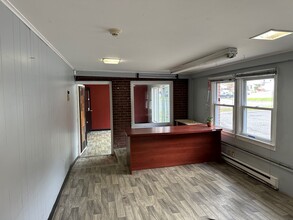 36 Lake Avenue Ext, Danbury, CT for sale Interior Photo- Image 2 of 15