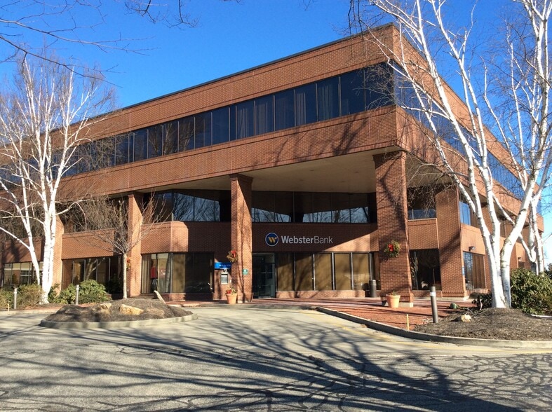 375 Bridgeport Ave, Shelton, CT for lease - Building Photo - Image 1 of 11
