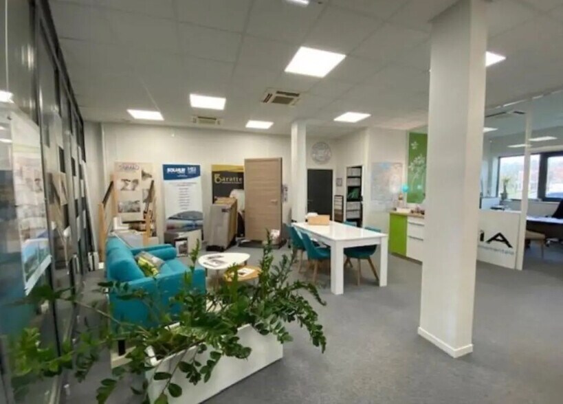 Office in Isneauville for lease - Building Photo - Image 1 of 4