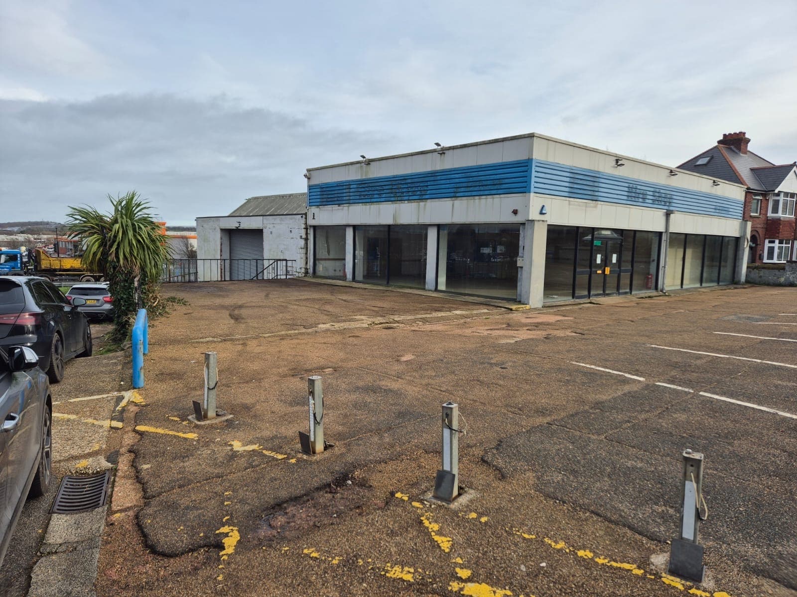 12 Parkhurst Rd, Newport for lease Building Photo- Image 1 of 6
