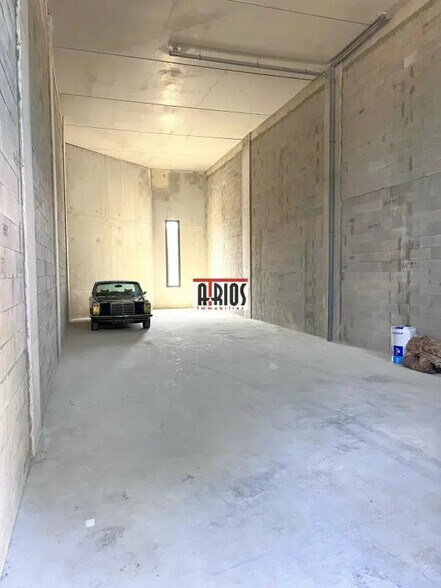 Industrial in La Garde for lease - Interior Photo - Image 3 of 4