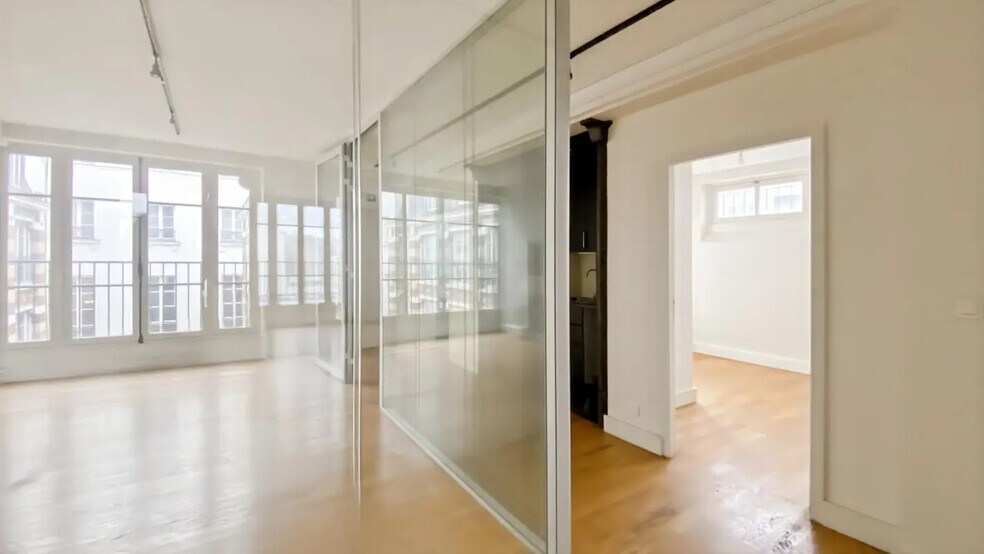 Office in Paris for lease - Building Photo - Image 3 of 8