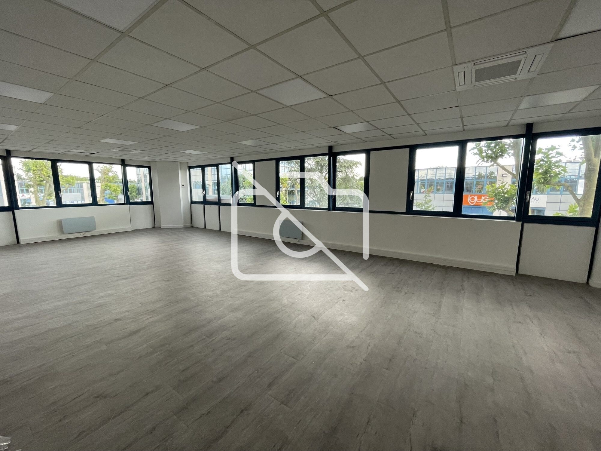Flex in Fresnes for lease Interior Photo- Image 1 of 7